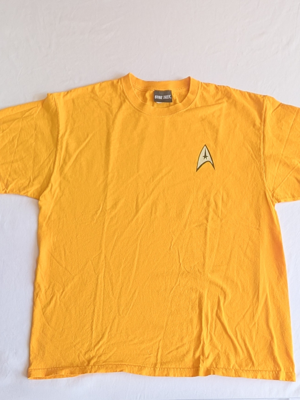 Star Trek T Shirt Captain Kirk Y2K CBS Paramount Yellow Short Sleeve Men XL